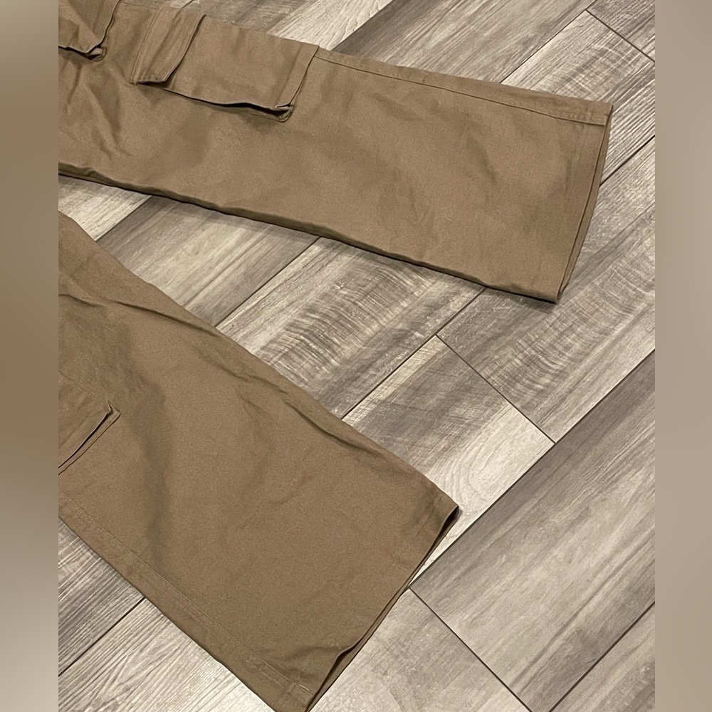 Women’s Brown Cargo Pants - Utility Style - Picture 3 of 10